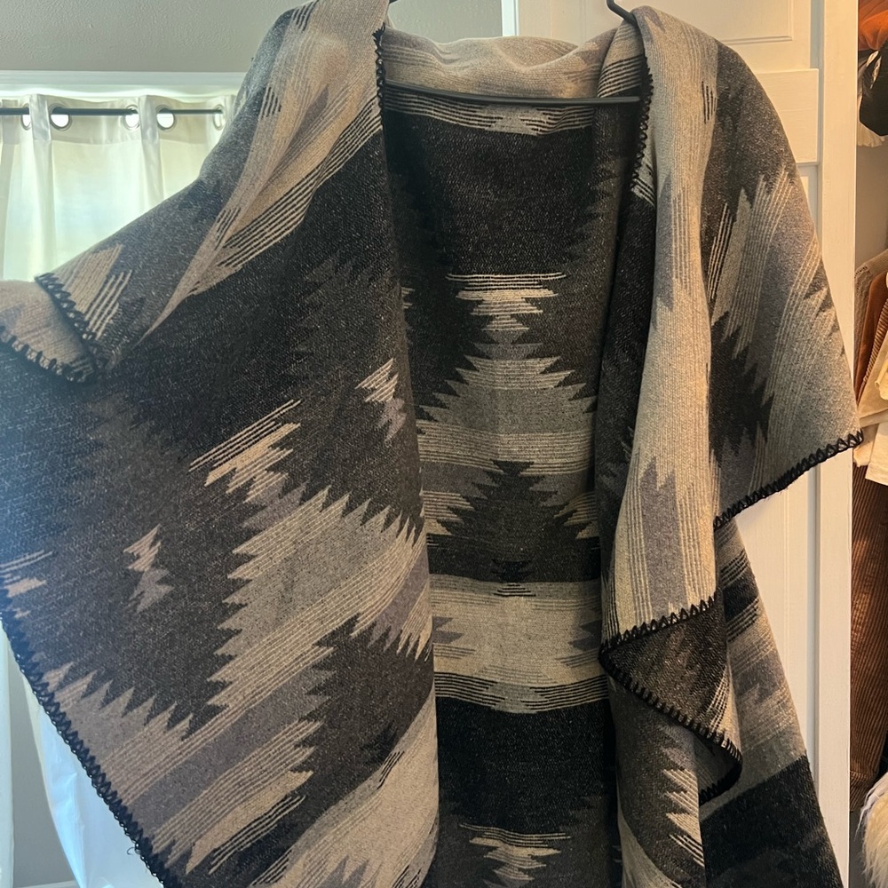 Gray and Black Geometric Patterned Shawl